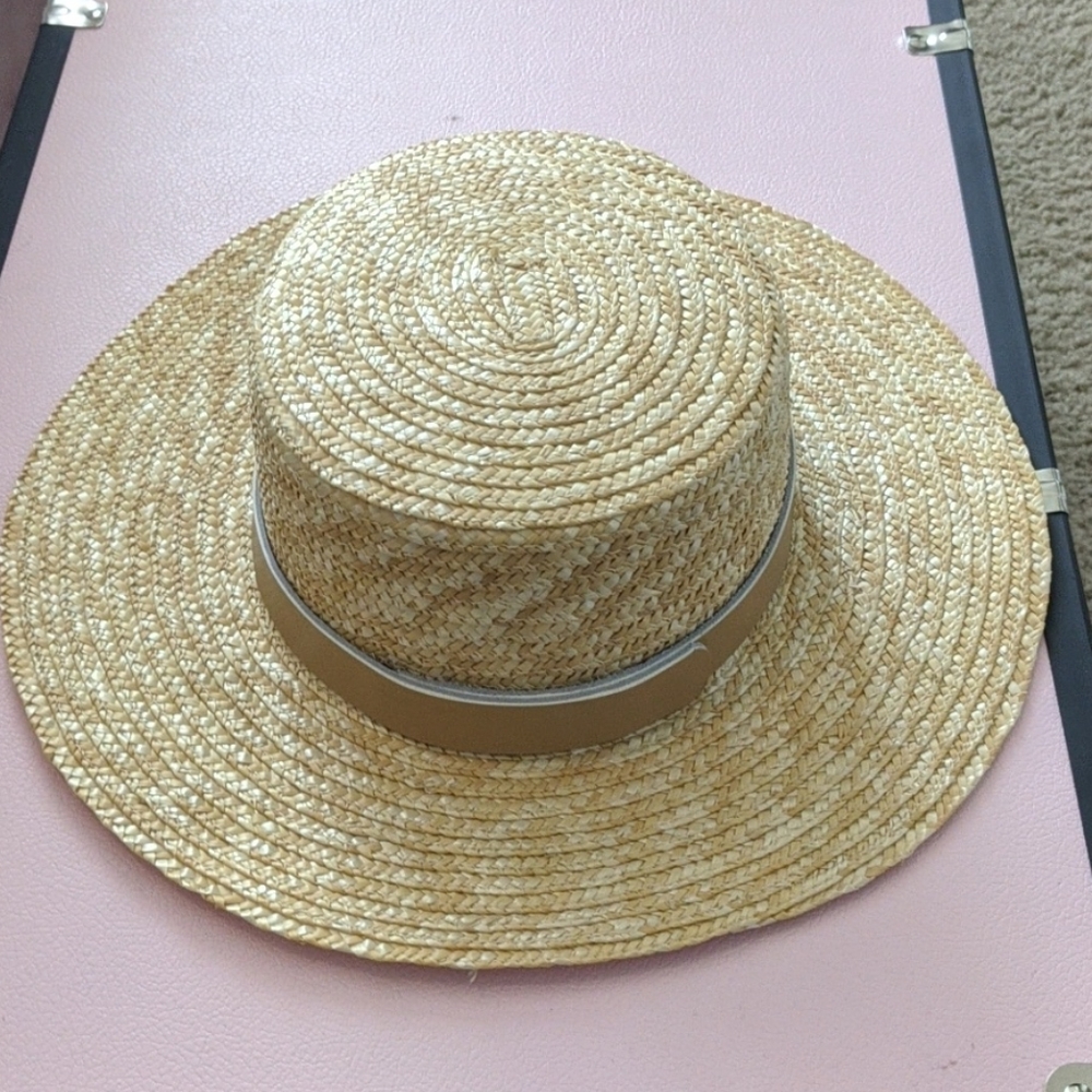 Straw vacation hat